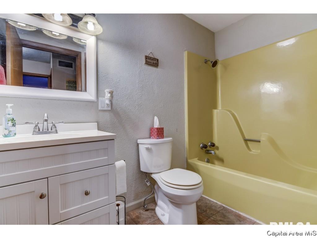 766 Gabbert Road Springfield, IL 62707 - Photo 19 of 36 Gallery Image 19