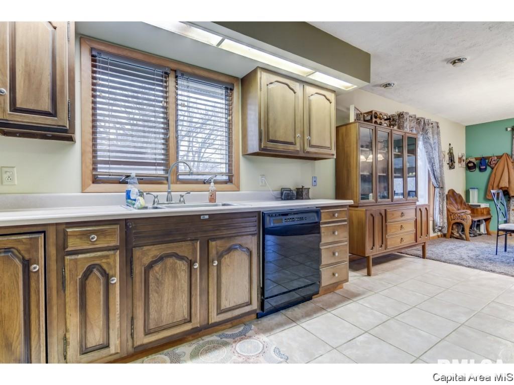 766 Gabbert Road Springfield, IL 62707 - Photo 9 of 36 Gallery Image 9
