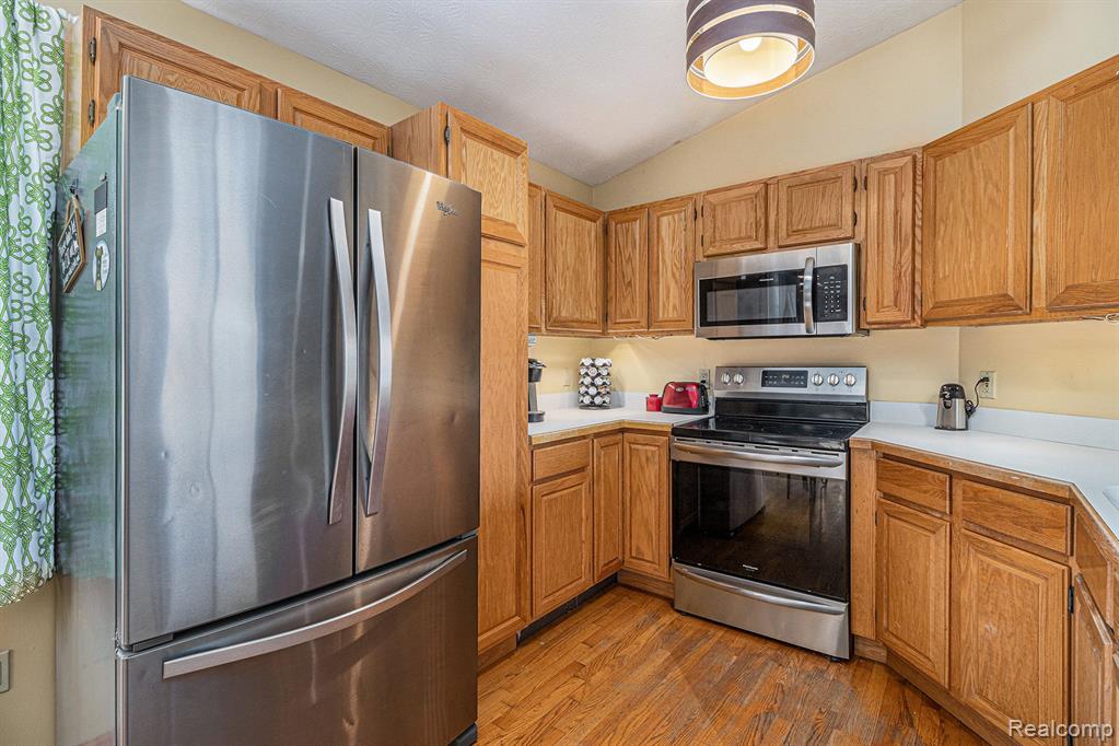 6095 Denton Hill Road Fenton, MI 48430 - Photo 12 of 37
