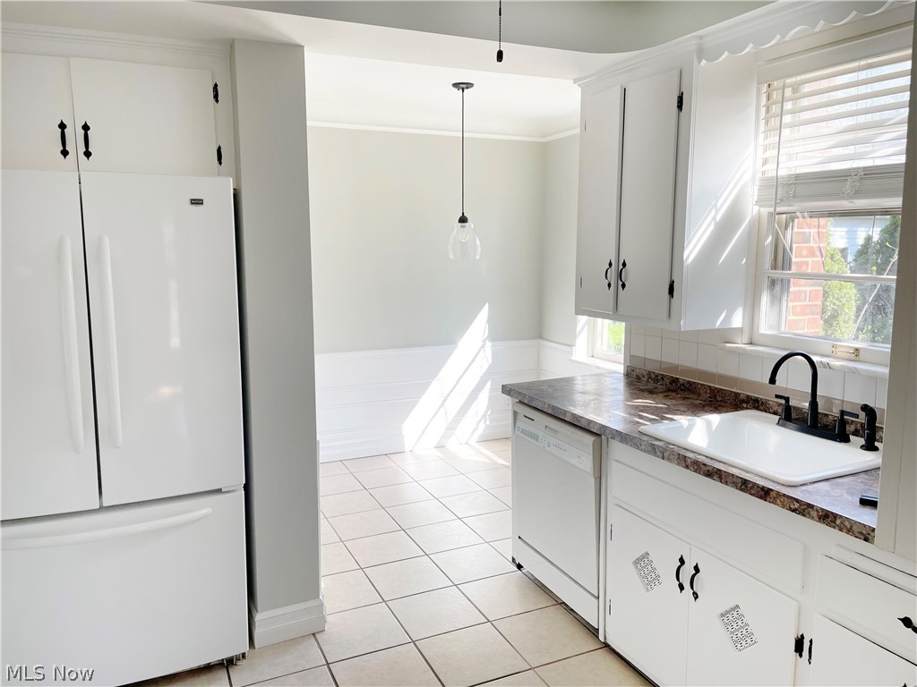 2346 Charney Road Cleveland, OH 44118 - Photo 11 of 28 Kitchen
