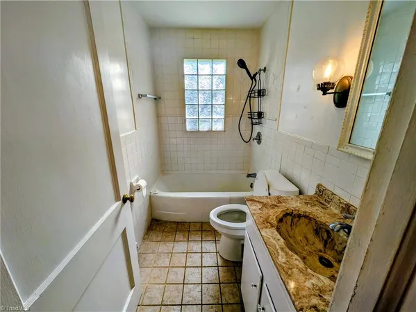 $1,495 | 1017 Madison Avenue, Winston-Salem, NC 27103