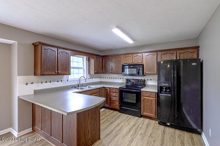419 Nicholas Ridge Drive Elizabethtown, KY 42701 - Photo 8 of 26 IMG_5263