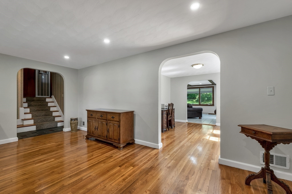 29 Trickett Road Lynnfield, MA 01940 - Photo 9 of 38