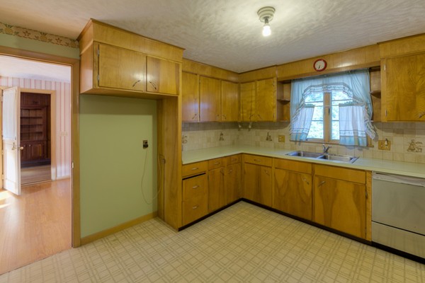 27 Woodside Road Ludlow, MA 01056 - Photo 13 of 28 Gallery Image 13
