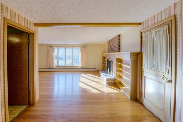 27 Woodside Road Ludlow, MA 01056 - Photo 4 of 28 Gallery Image 4