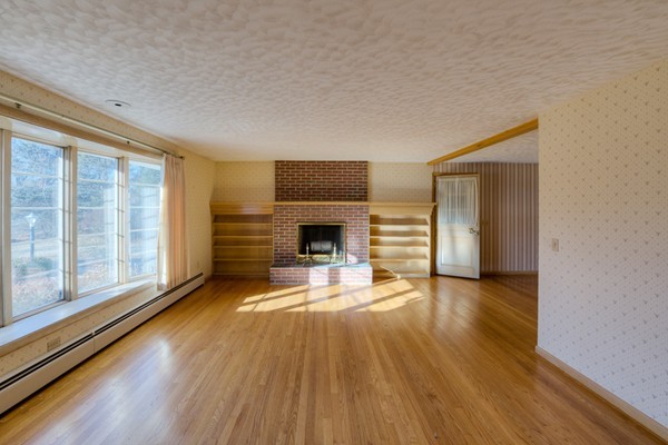 27 Woodside Road Ludlow, MA 01056 - Photo 5 of 28 Gallery Image 5