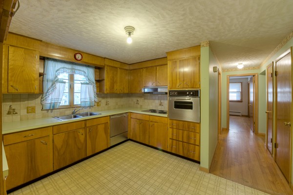 27 Woodside Road Ludlow, MA 01056 - Photo 10 of 28 Gallery Image 10