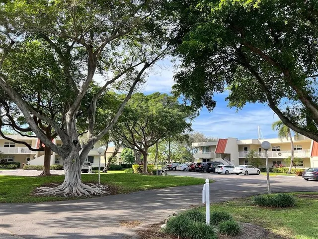 $3,190 | 3175 Northeast 48th Court, Unit 205, Lighthouse Point, FL 33064