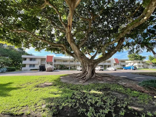 $3,190 | 3175 Northeast 48th Court, Unit 205, Lighthouse Point, FL 33064