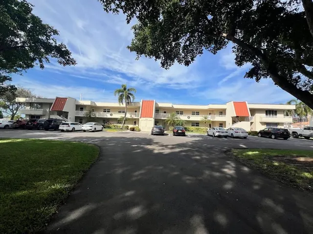 $3,190 | 3175 Northeast 48th Court, Unit 205, Lighthouse Point, FL 33064