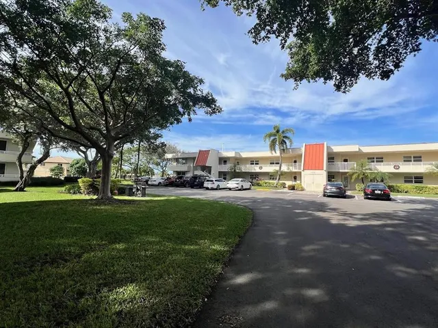 $3,190 | 3175 Northeast 48th Court, Unit 205, Lighthouse Point, FL 33064