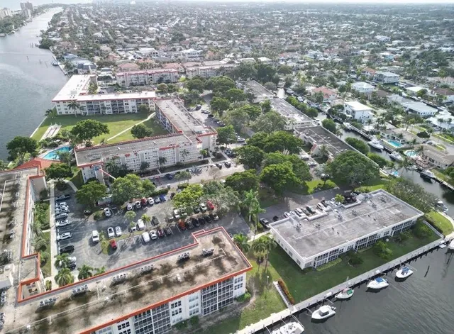 $3,190 | 3175 Northeast 48th Court, Unit 205, Lighthouse Point, FL 33064