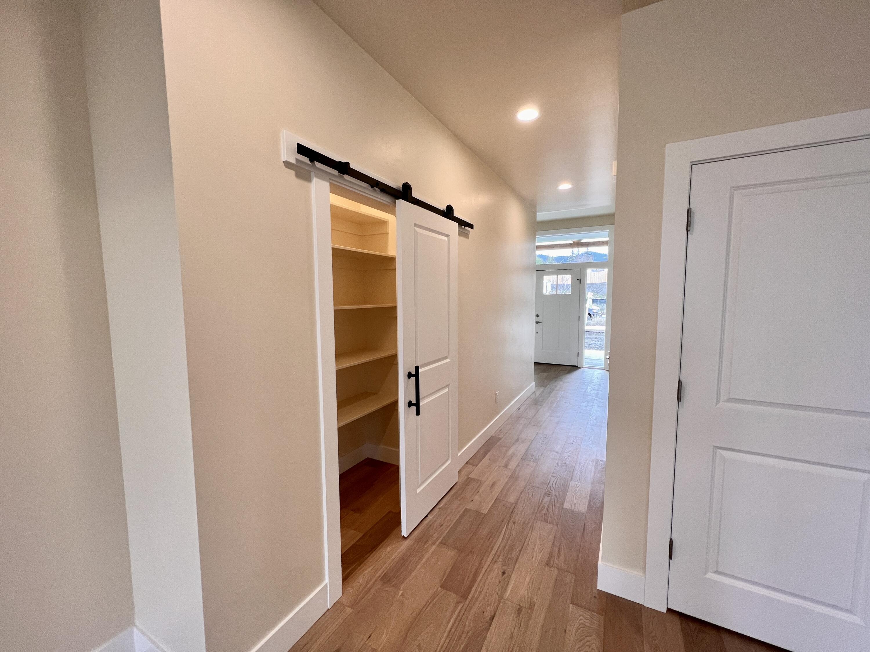 363 Randy Street Ashland, OR 97520 - Photo 23 of 28 Entry Hall