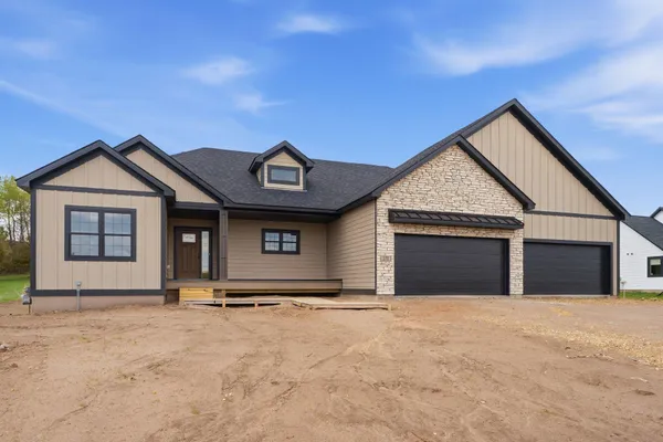 $814,900 | 376 Moelter Lane, Hudson, WI 54016