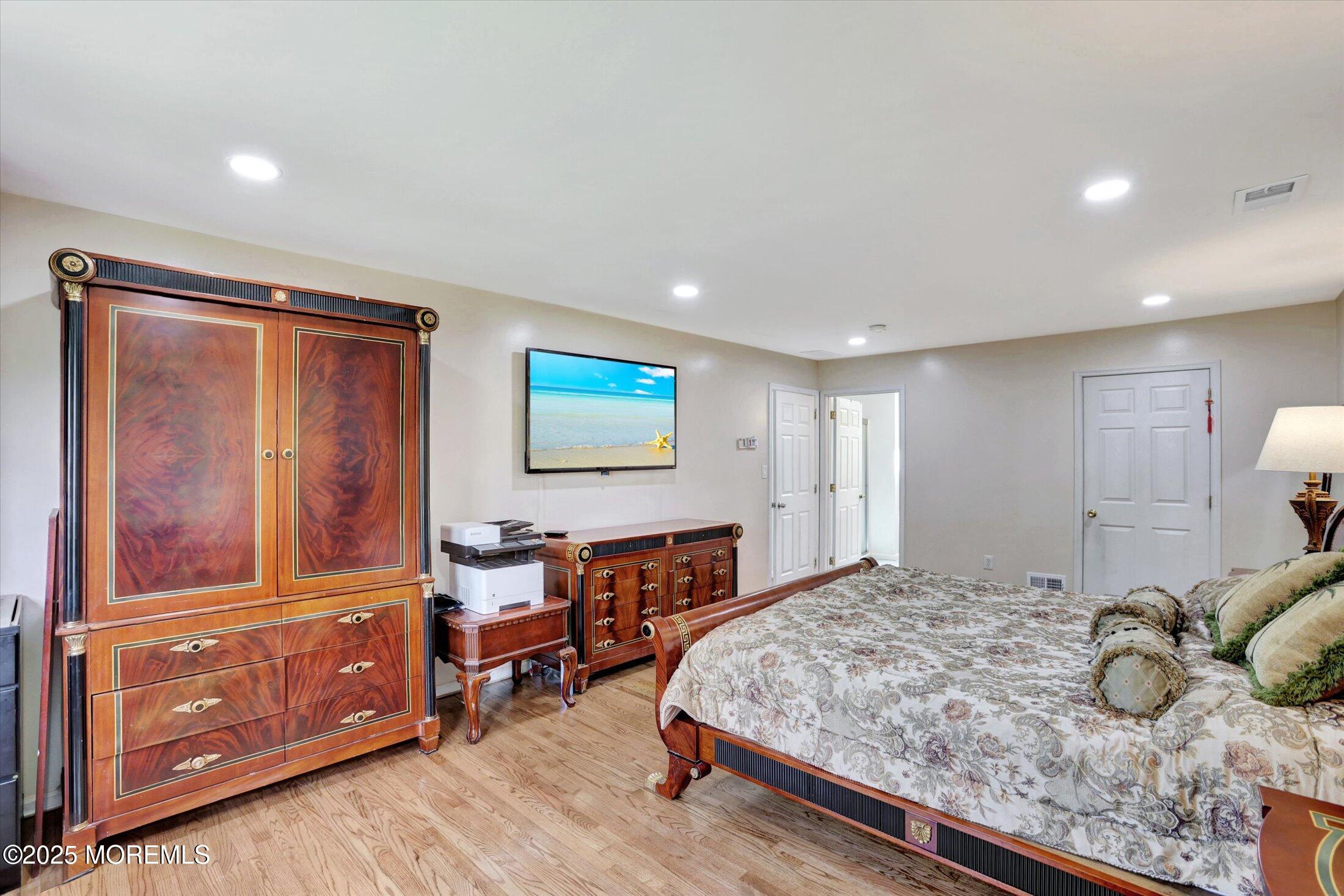 1041 Aumack Road Jackson, NJ 08527 - Photo 17 of 34 25-Primary Bedroom