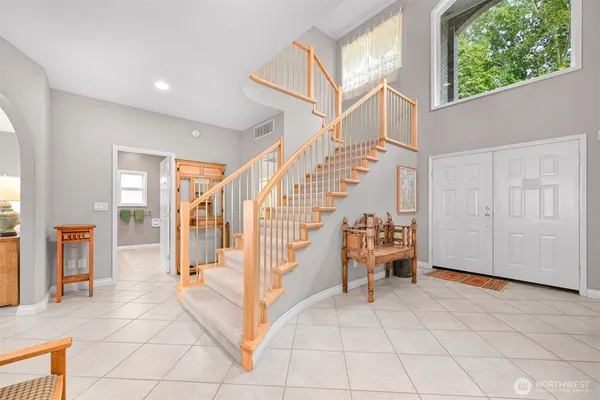 a view of entryway and hall