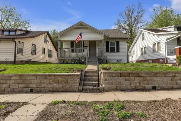 $207,900 | 3142 Felix Street, St. Joseph, MO 64501