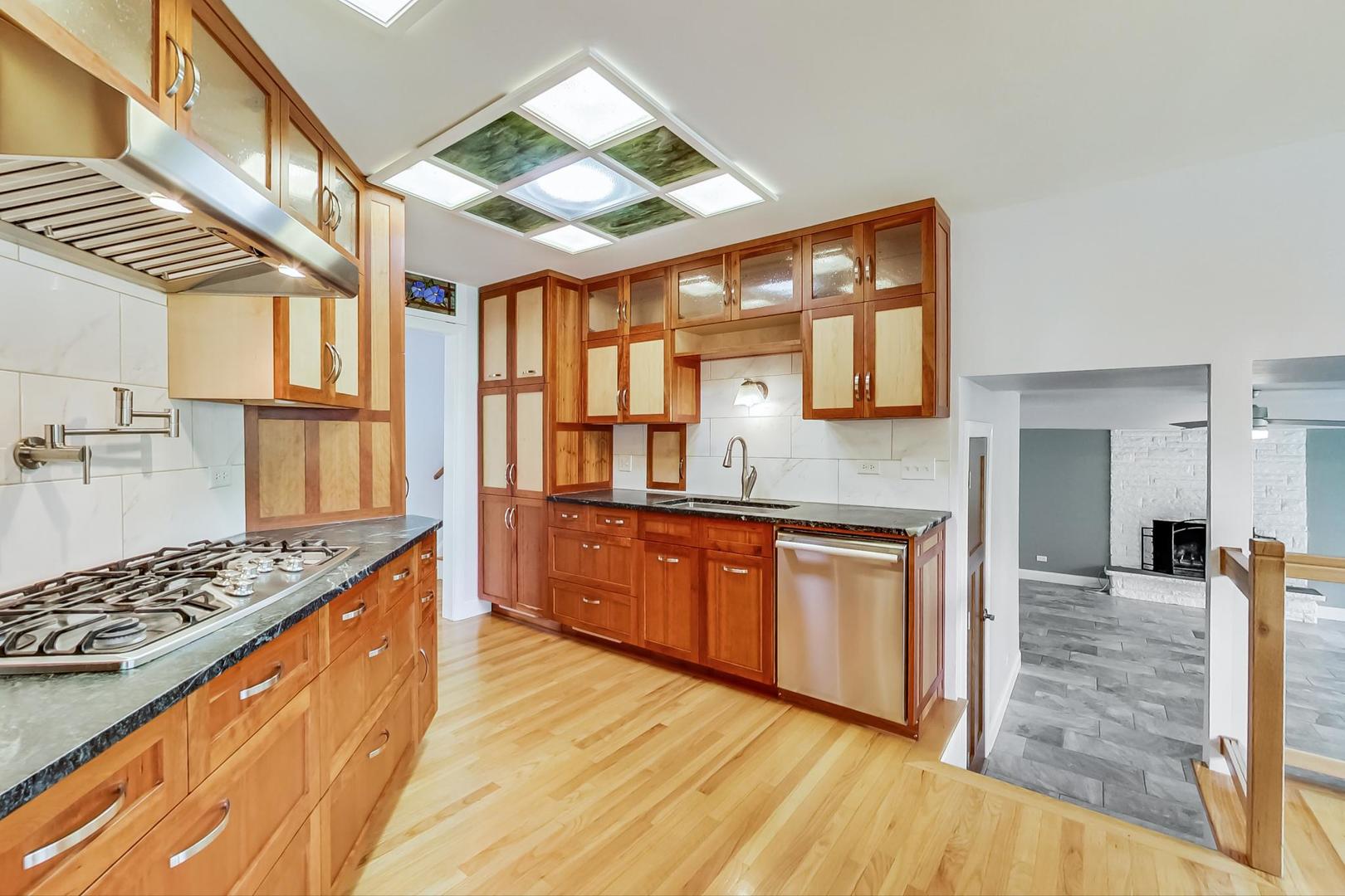 538 Highland Road Hinsdale, IL 60521 - Photo 14 of 46