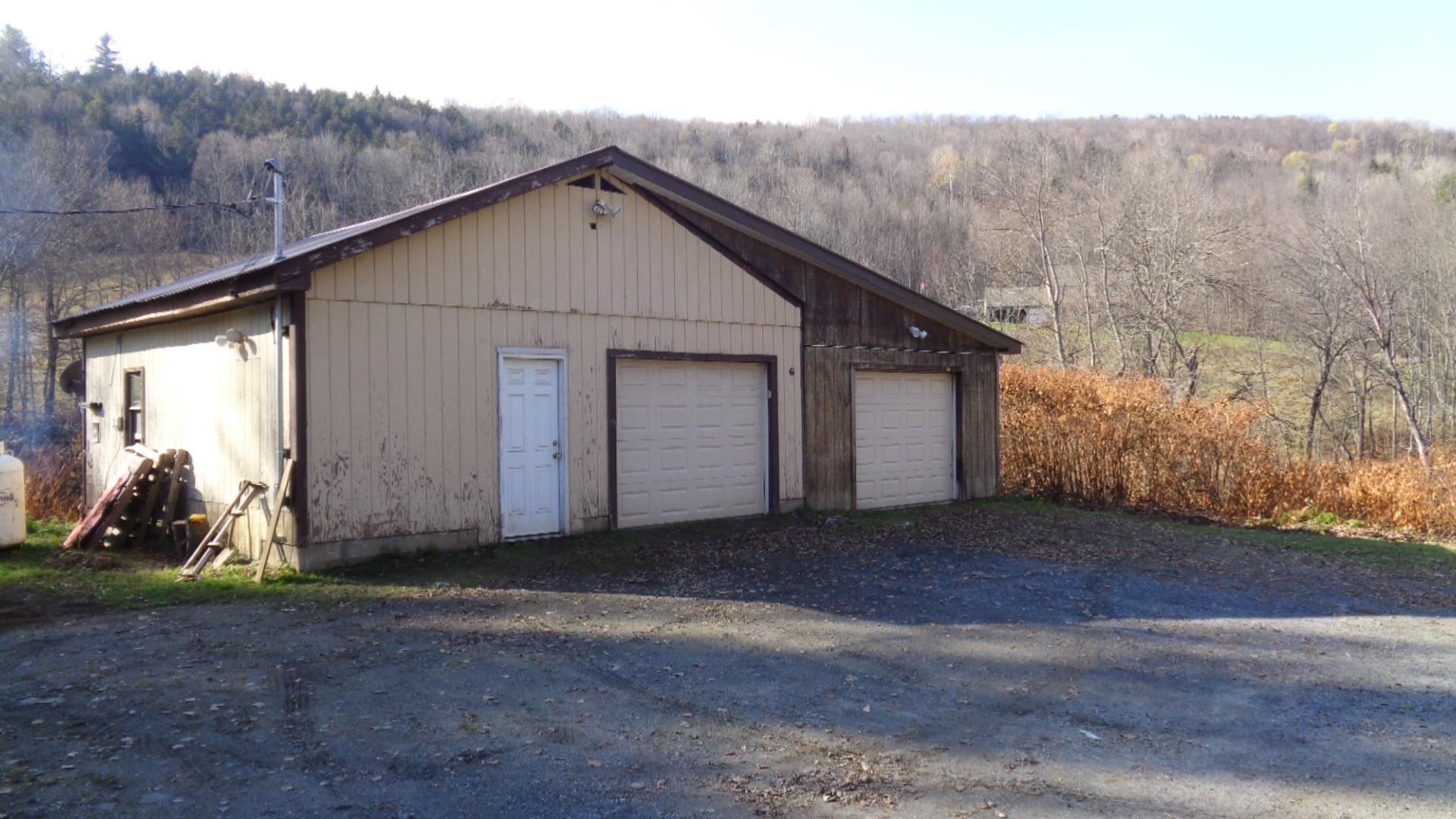 1052 East Roxbury Road Roxbury, VT 05663 - Photo 3 of 38