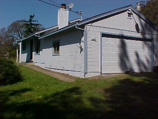2675 Bloomfield Road Sebastopol, CA 95472 - Photo 3 of 4 a backyard of a house with lots of green space