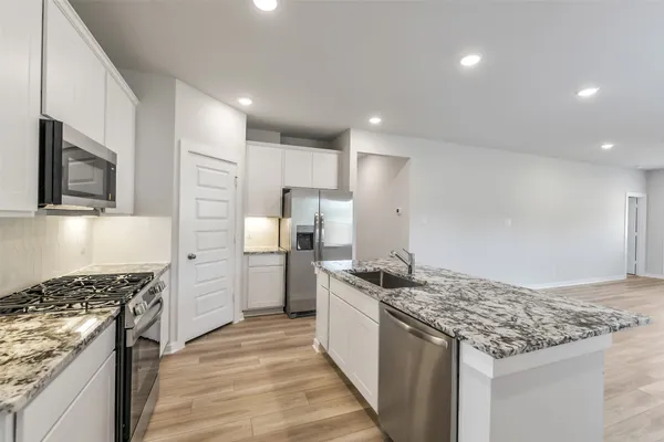 $299,990 | 127 West Canopy Crossing Circle, Conroe, TX 77301