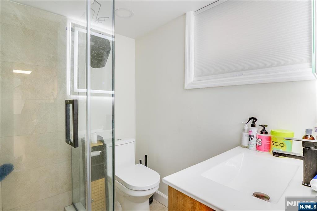 264 Union Street Lodi, NJ 07644 - Photo 14 of 27