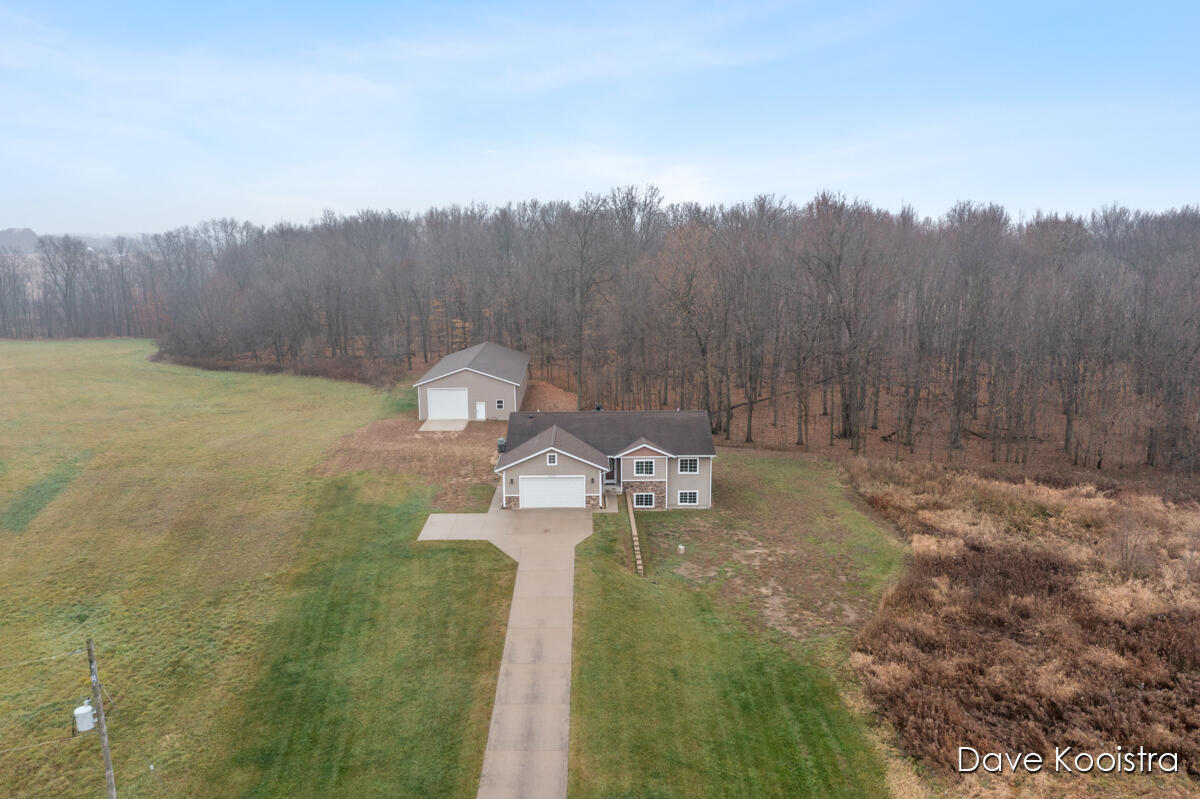 3905 Sunset View Wayland, MI 49348 - Photo 13 of 57 IMG_1046