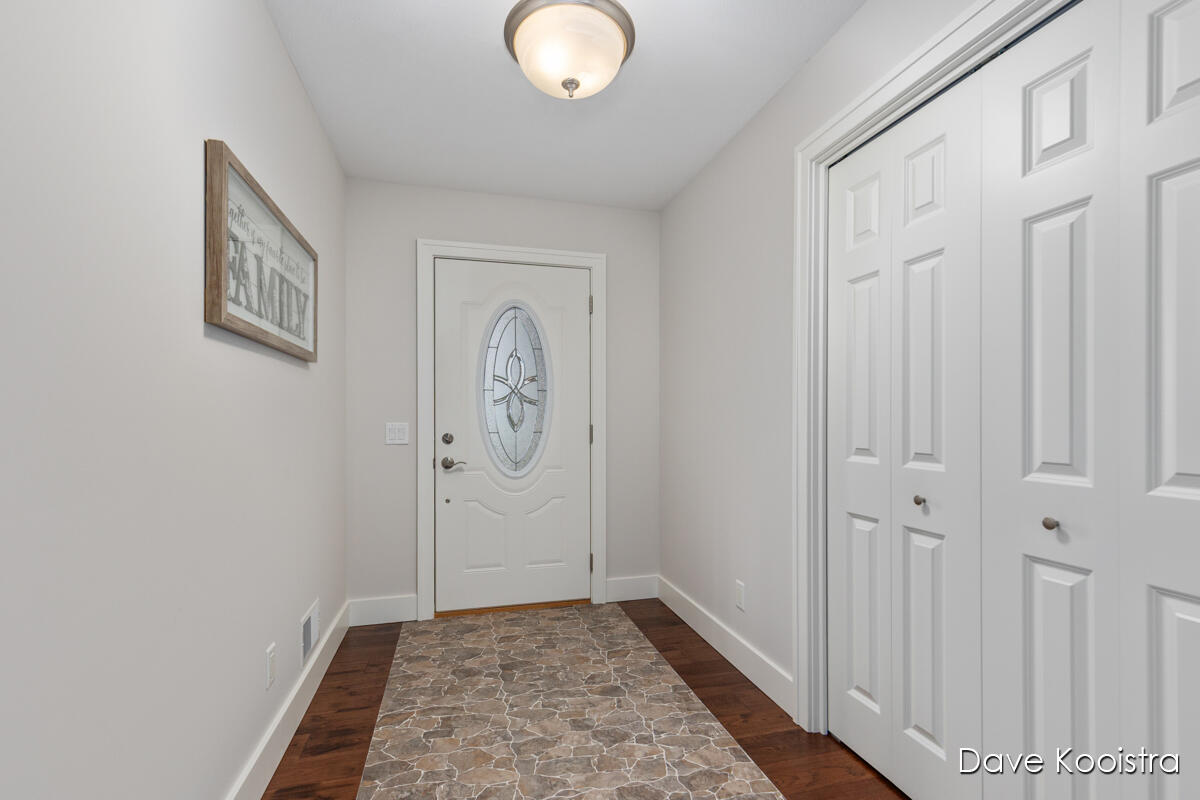 3905 Sunset View Wayland, MI 49348 - Photo 17 of 57 IMG_1002