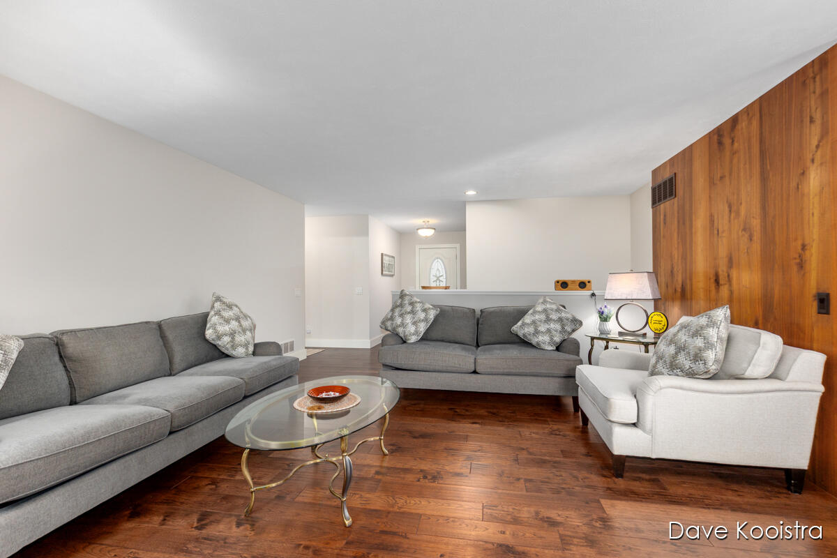 3905 Sunset View Wayland, MI 49348 - Photo 21 of 57 IMG_1003