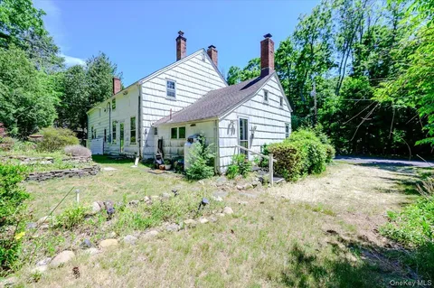 $550,000 | 169 West Rogues Path, Huntington, NY 11743