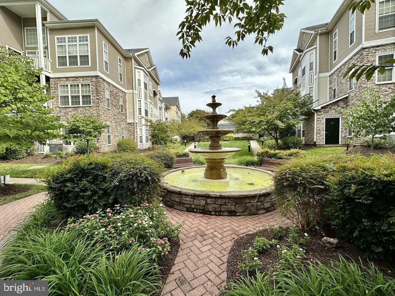 504 Sunset View Terrace Southeast, Unit 301 Leesburg, VA 20175 - Photo 23 of 57