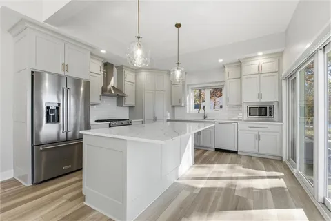 $899,000 | 622 Lake Viking Terrace, Gallatin, MO 64640