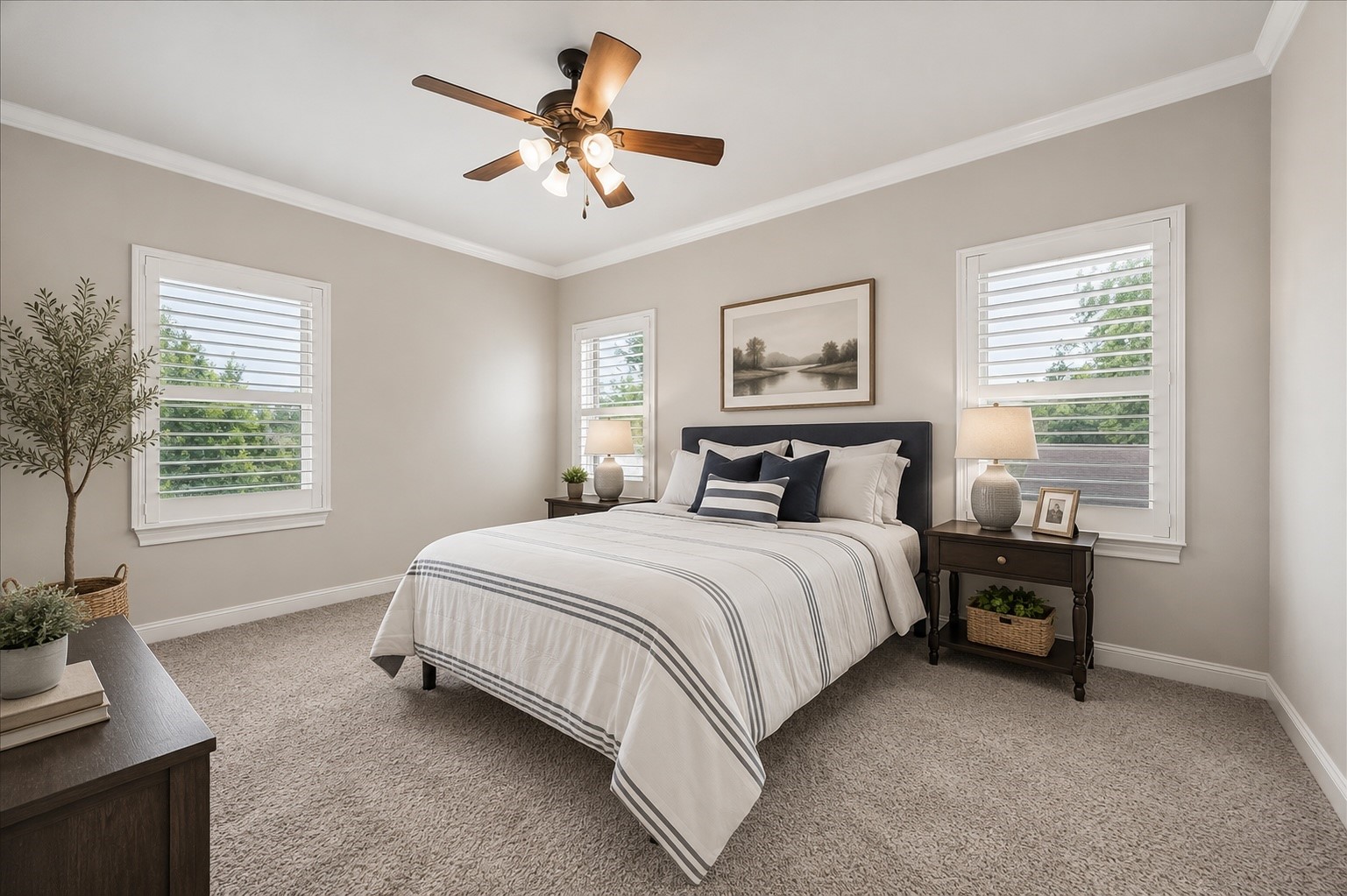 907 Queen Annes Road Houston, TX 77024 - Photo 19 of 31 Private third-floor bedroom with en suite bath, offering a quiet upstairs retreat with excellent flexibility for guests, a home office, or additional living space. This image has been virtually staged for illustrative purposes.