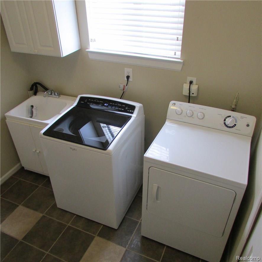814 Francis Street Rochester, MI 48307 - Photo 22 of 23 LAUNDRY ROOM.JPG