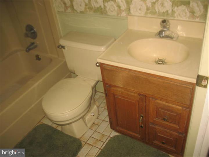 65 Gable Hill Road Levittown, PA 19057 - Photo 12 of 13 Gallery Image 12