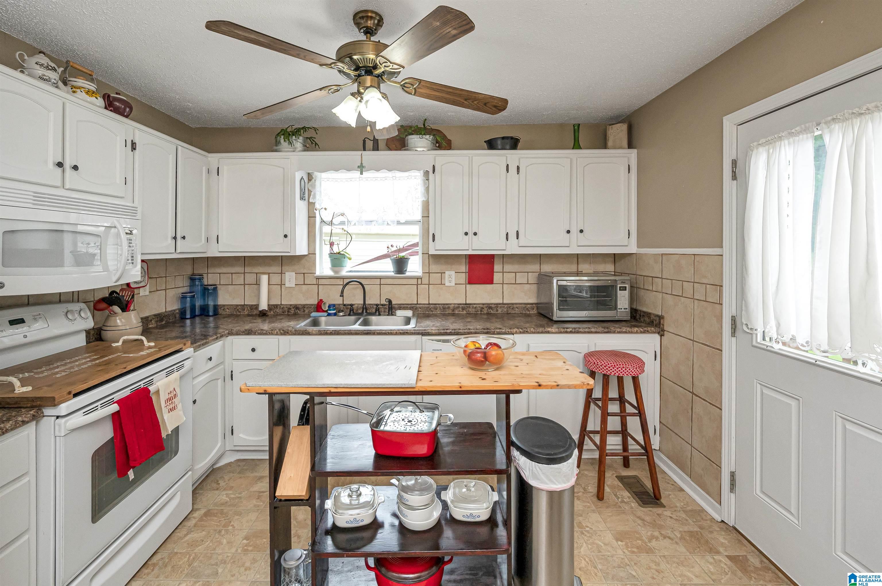1241 Maitland Road Leeds, AL 35094 - Photo 5 of 28