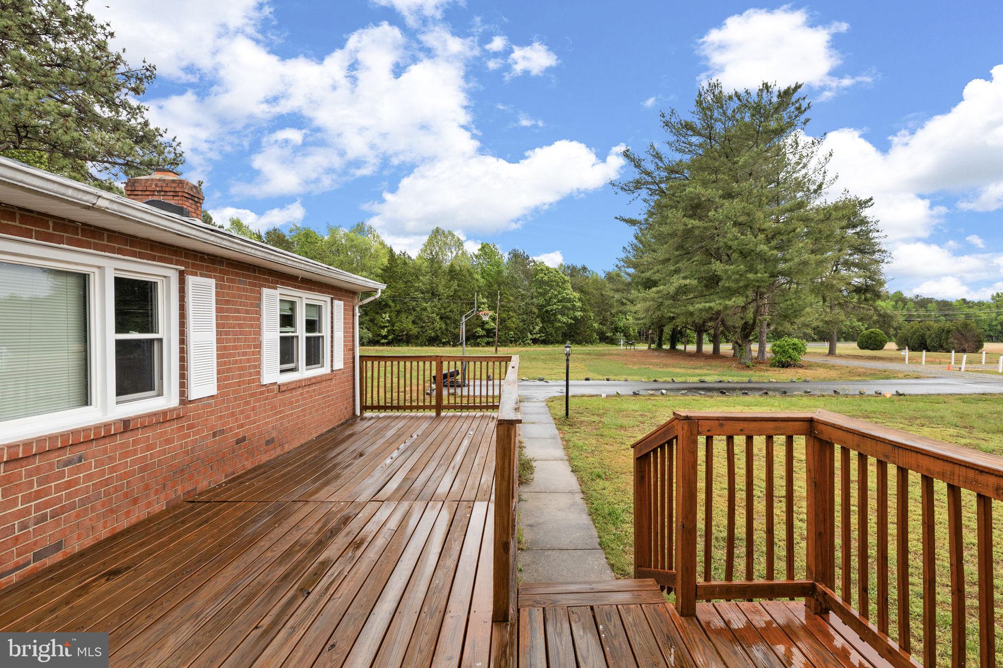 13245 Glen Level Drive Ruther Glen, VA 22546 - Photo 7 of 37 Huge Deck
