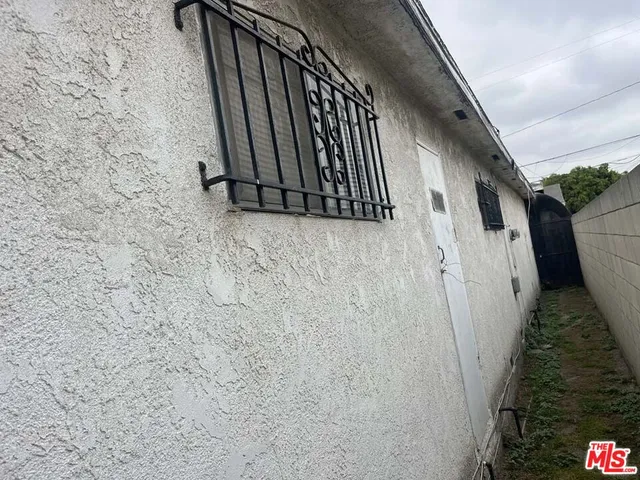 $495,000 | 814 East 104th Street, Los Angeles, CA 90002