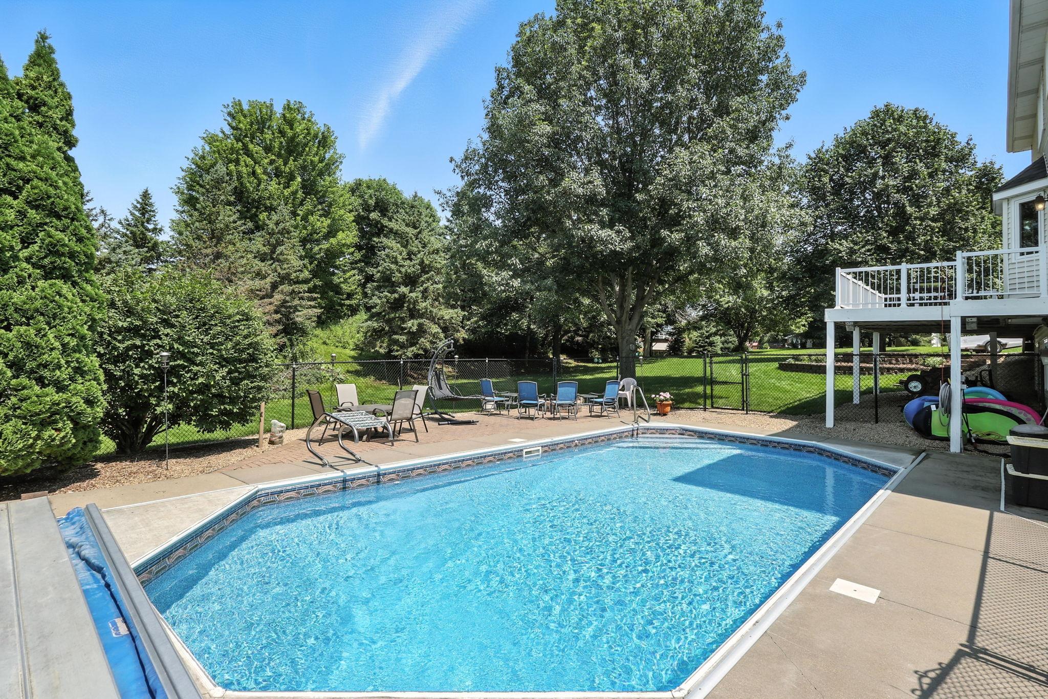 1784 Valley Ridge Place Chanhassen, MN 55317 - Photo 3 of 19 Gallery Image 3