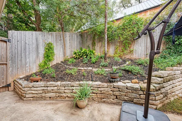 a view of a chairs and table in backyard