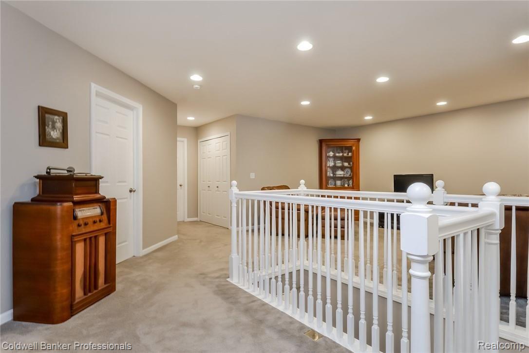742 East Bluff Court Rochester, MI 48306 - Photo 31 of 60 030-photo-landing-6656018.jpg