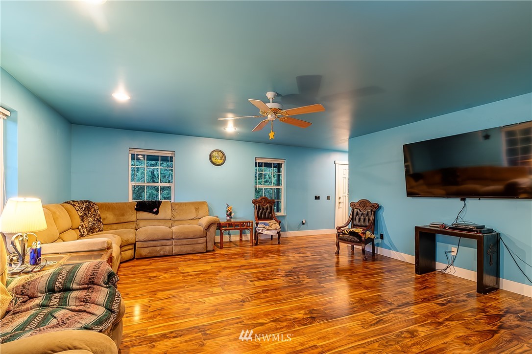 17841 Old Lake Samish Road Bellingham, WA 98229 - Photo 8 of 40 Gallery Image 8