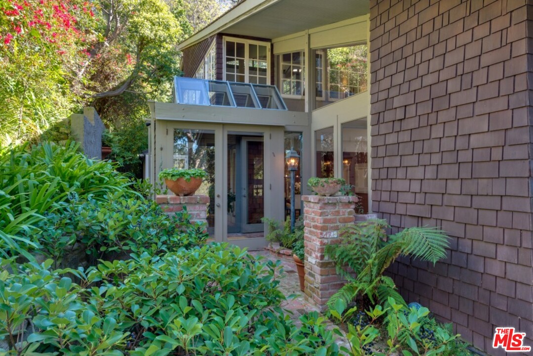 650 Haldeman Road Santa Monica, CA 90402 - Photo 4 of 54