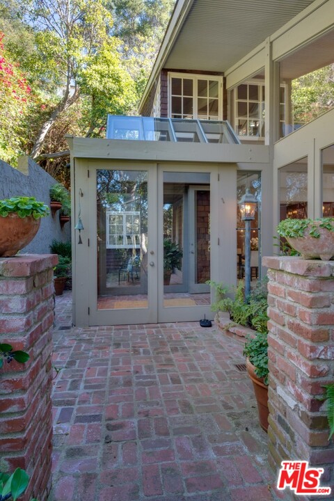 650 Haldeman Road Santa Monica, CA 90402 - Photo 5 of 54