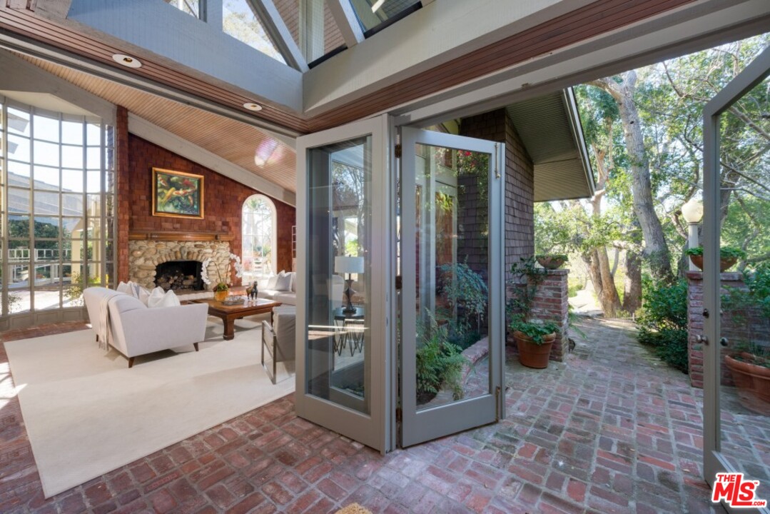 650 Haldeman Road Santa Monica, CA 90402 - Photo 6 of 54