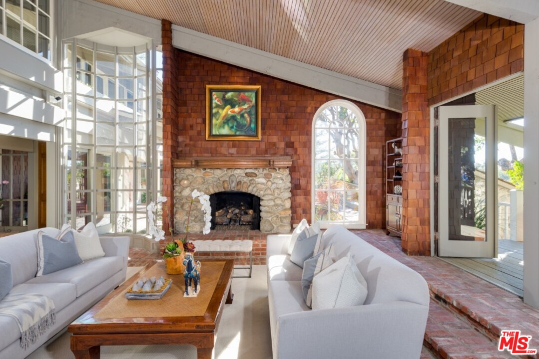 650 Haldeman Road Santa Monica, CA 90402 - Photo 8 of 54