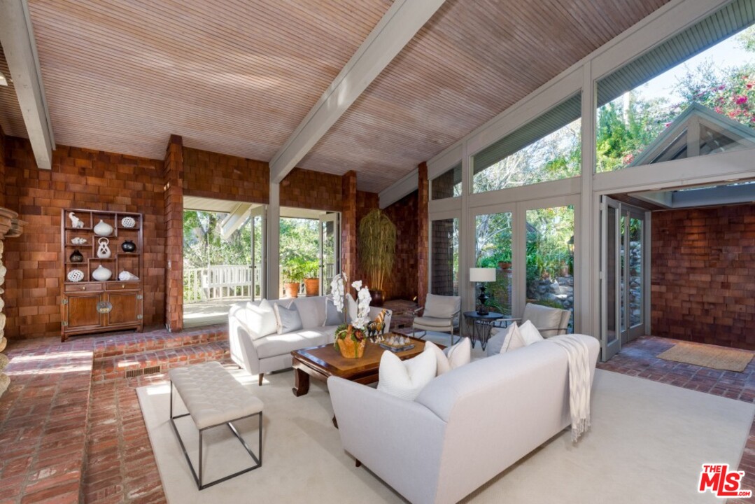 650 Haldeman Road Santa Monica, CA 90402 - Photo 9 of 54