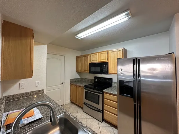 $1,100 | 5055 West Hacienda Avenue, Unit 2203, Las Vegas, NV 89118