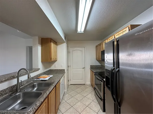 $1,100 | 5055 West Hacienda Avenue, Unit 2203, Las Vegas, NV 89118