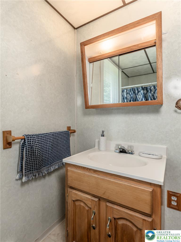 4618 Long Run Road Lehighton, PA 18235 - Photo 24 of 39 Full Bathroom